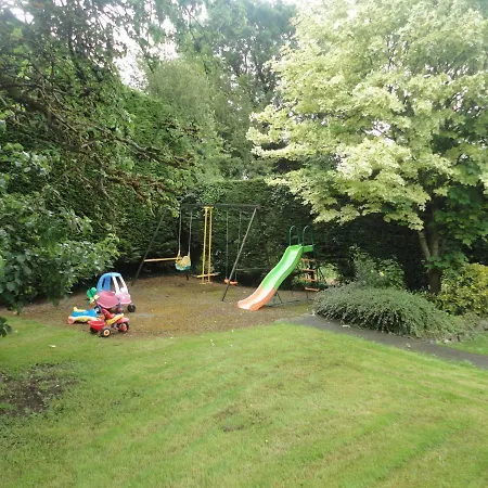 Laurel Nocleg ze śniadaniem 3*