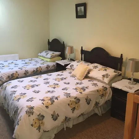 Laurel Nocleg ze śniadaniem 3*