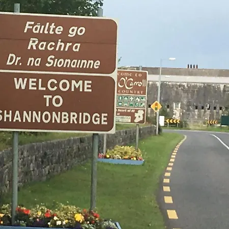 Laurel Nocleg ze śniadaniem 3*