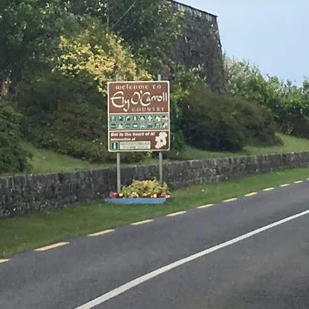 Laurel Nocleg ze śniadaniem 3*